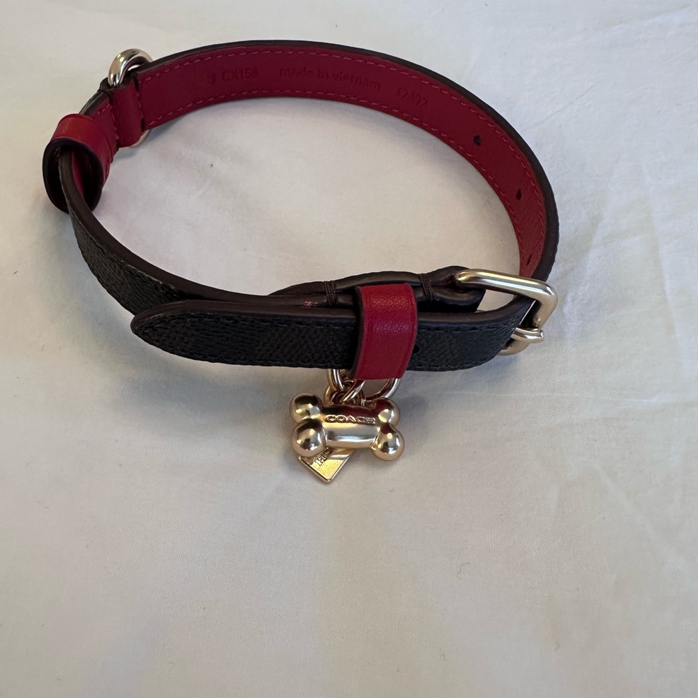Coach new and not used small signature canvas and red leather collar